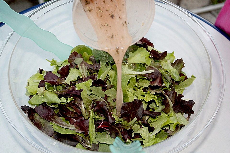 Grüner Salat mit Zucker