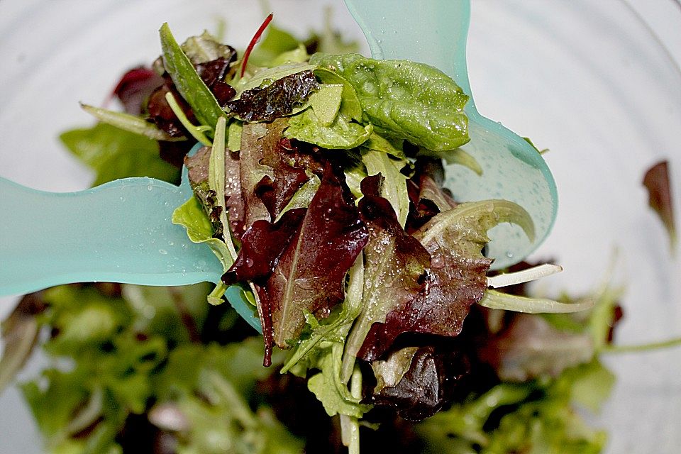 Grüner Salat mit Zucker