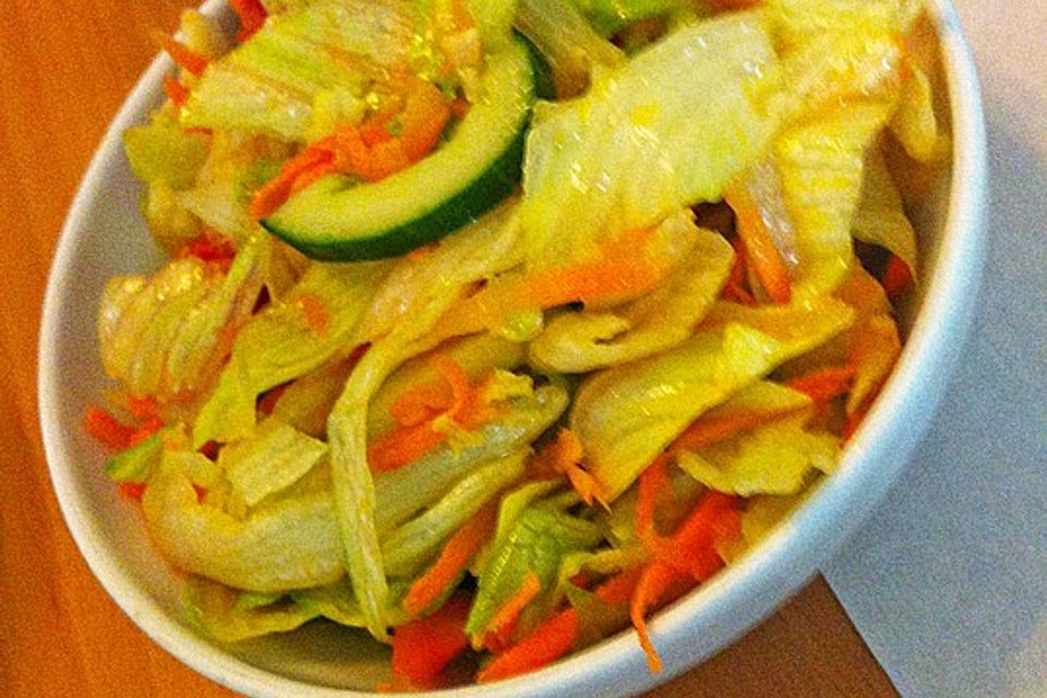 Grüner Salat mit Zucker