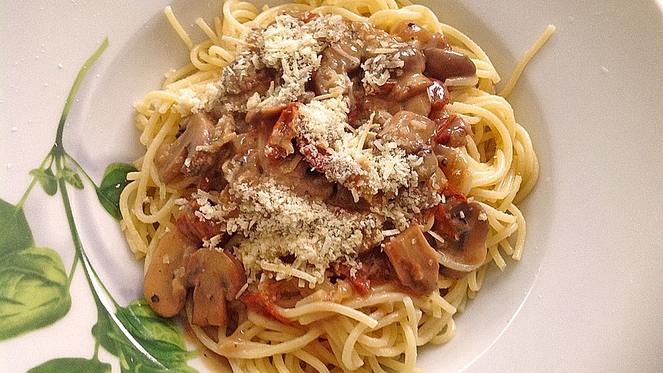 Urmelis Pasta mit Pilz - Sherry - Sauce und getrockneten Tomaten von ...
