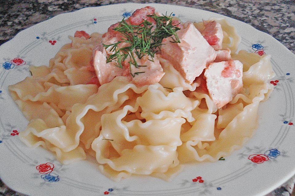 Mafalde mit Lachs - Tomaten Sauce