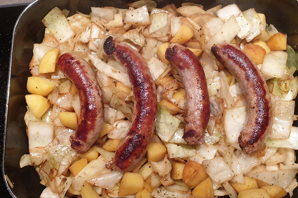 Schmorkohl mit Bratwurst