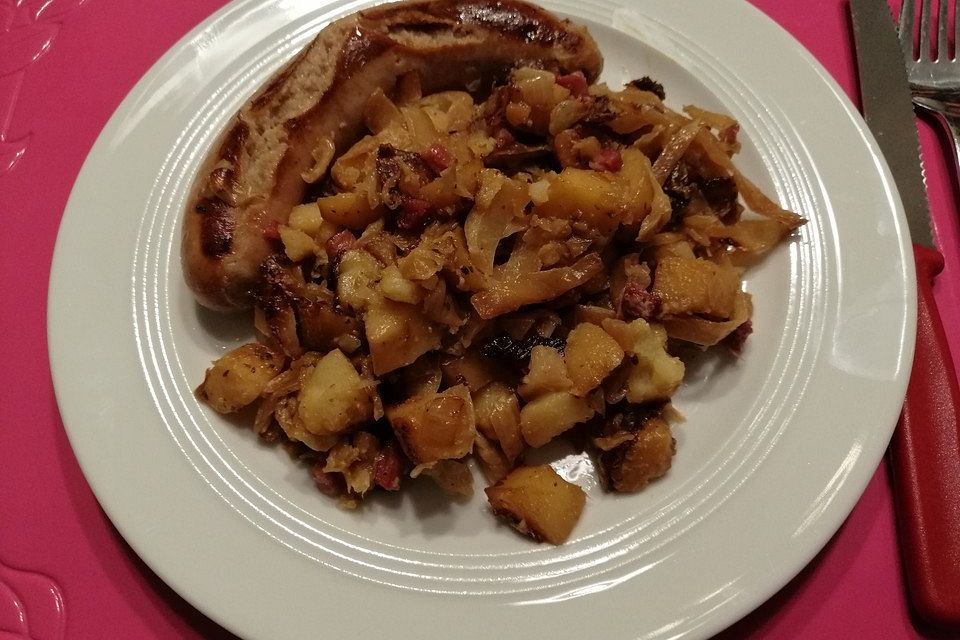 Schmorkohl mit Bratwurst