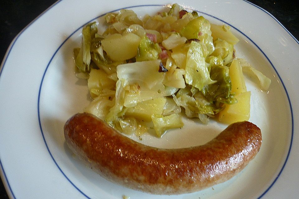 Schmorkohl mit Bratwurst