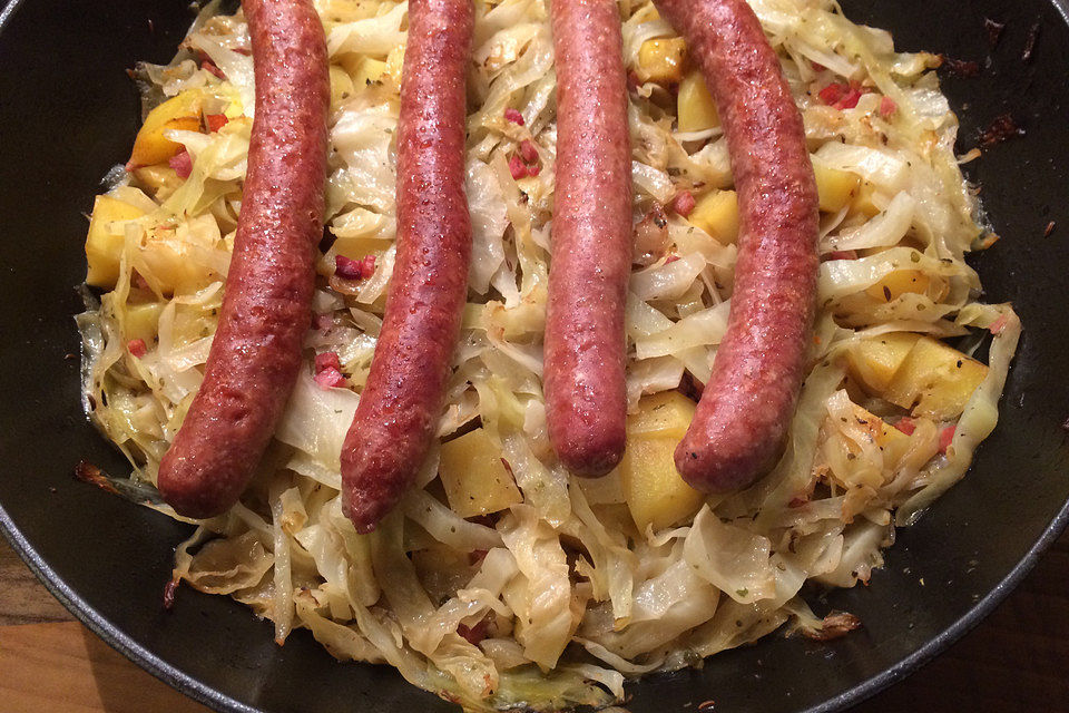 Schmorkohl mit Bratwurst