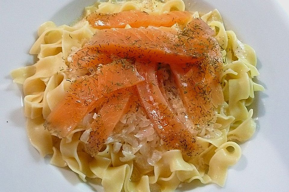 Bandnudeln mit Lachs