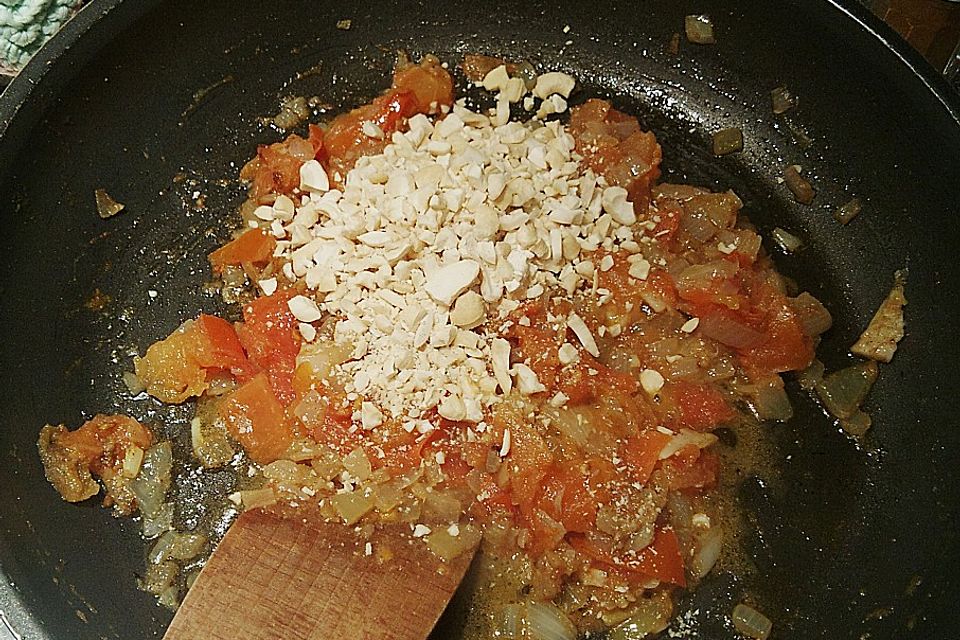 Blumenkohl mit Cashewkernen, indische Art