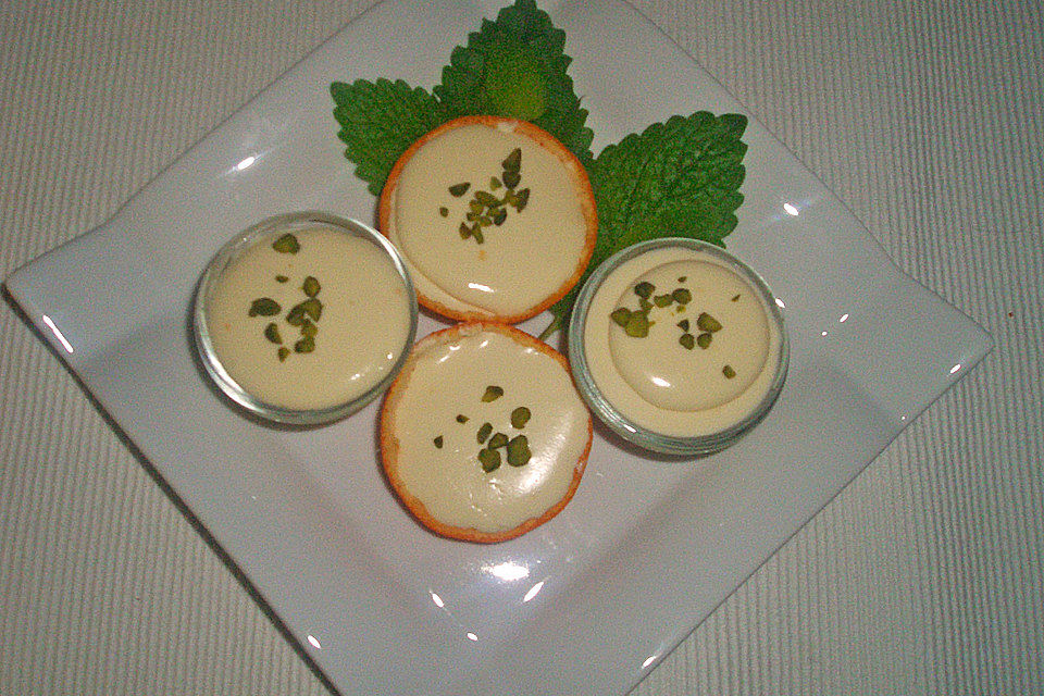 Mandarinen-Mousse in der Fruchtschale