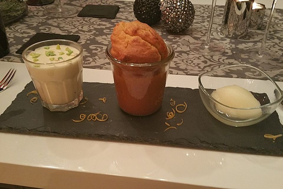 Mandarinen-Mousse in der Fruchtschale