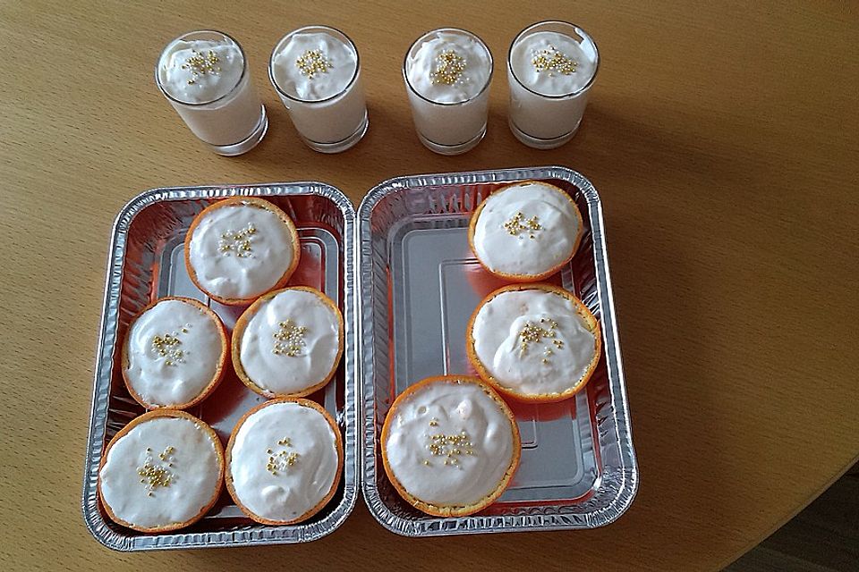 Mandarinen-Mousse in der Fruchtschale