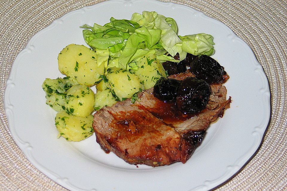 Schweinebraten mit Pflaumen