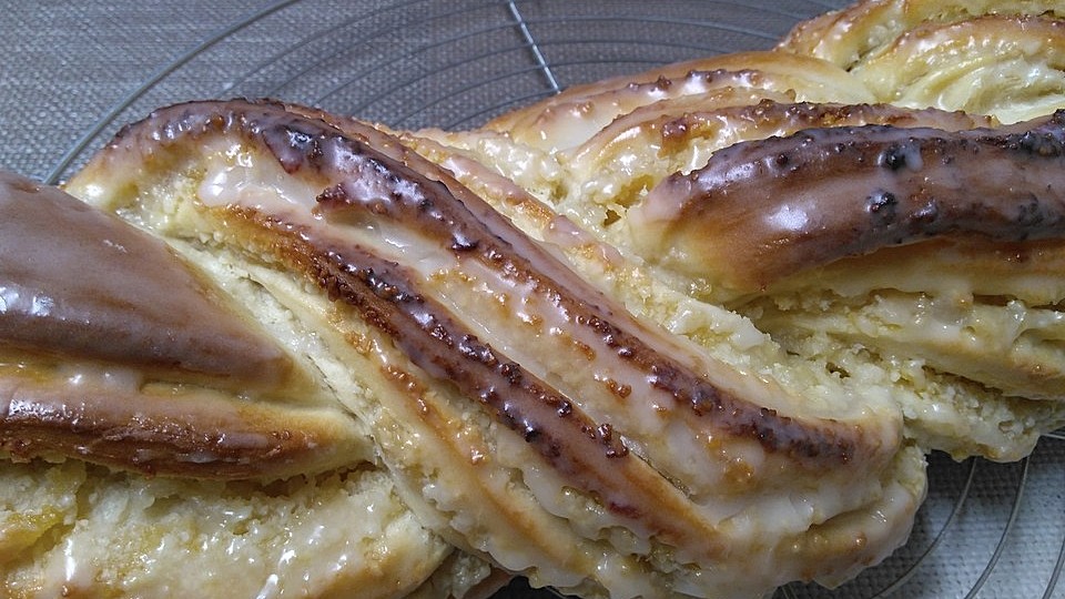 Hefezopf mit Quittenfüllung von Marquise