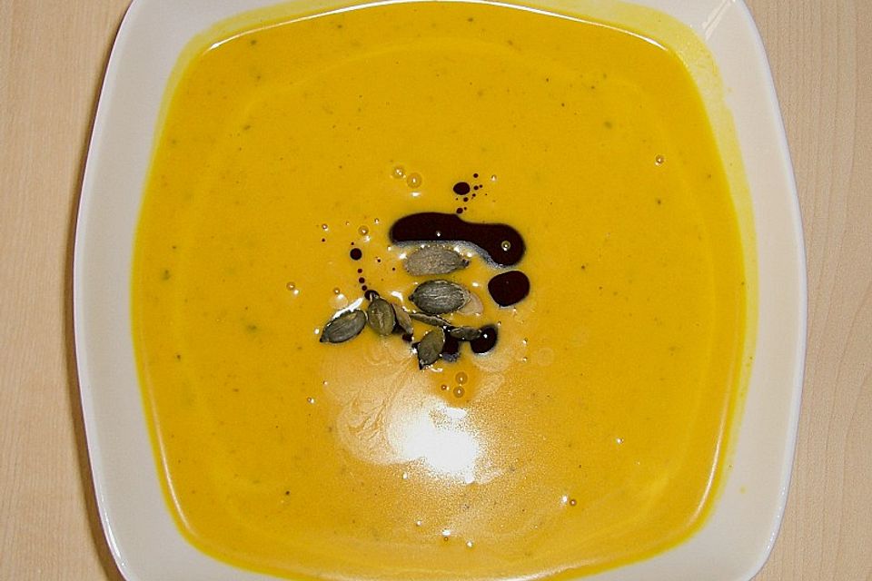 Kürbis - Kokos - Suppe mit Curry