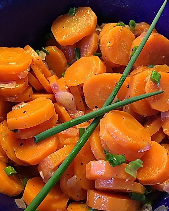 Gedämpfter Karottensalat