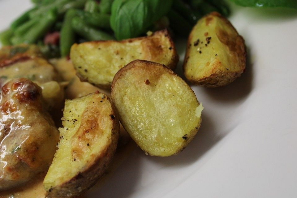 Country-Potatoes oder würzige Kartoffelspalten aus dem Ofen