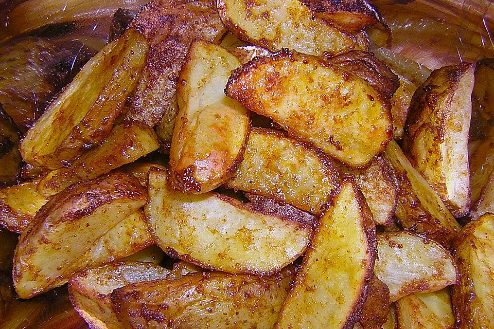 Country-Potatoes oder würzige Kartoffelspalten aus dem Ofen