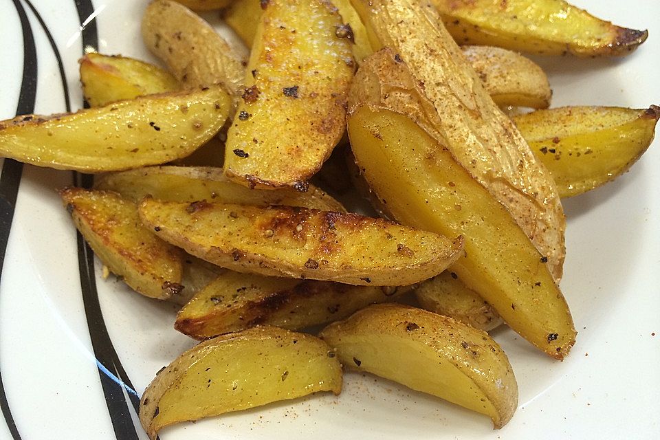 Country-Potatoes oder würzige Kartoffelspalten aus dem Ofen