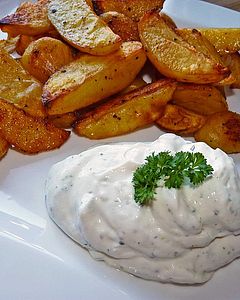 Country-Potatoes oder würzige Kartoffelspalten aus dem Ofen
