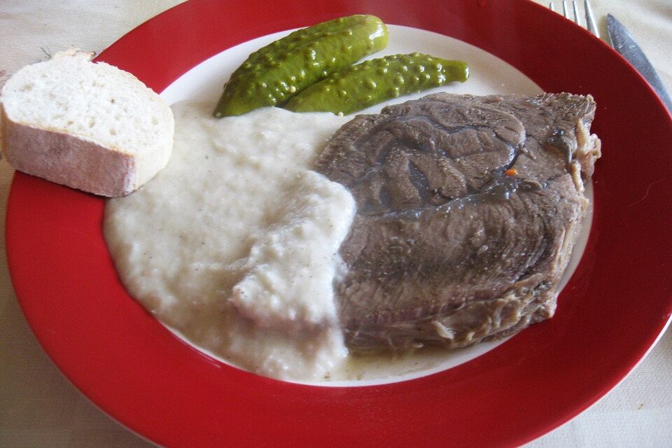 Gekochtes Rindfleisch in Meerrettichsauce