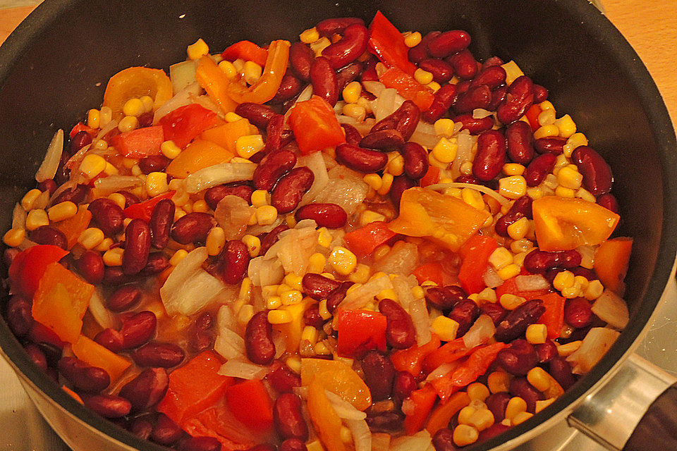 Kartoffel-Chili-Pfanne mit Bohnen, Mais und Paprika