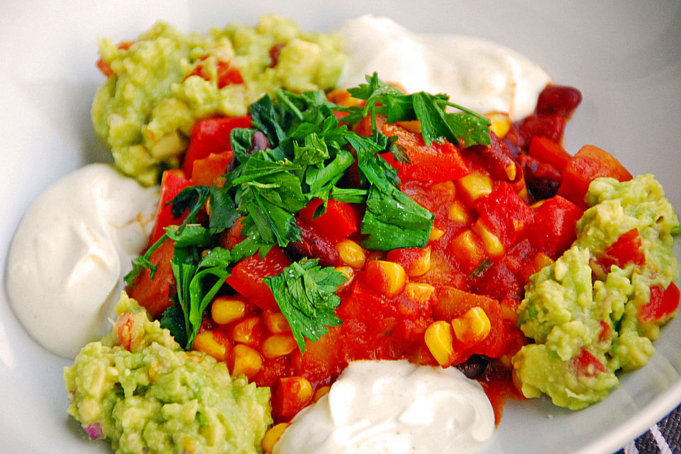 Kartoffel-Chili-Pfanne mit Bohnen, Mais und Paprika