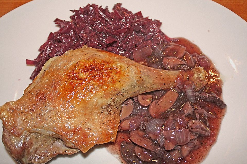 Entenkeulen mit Rotwein - Zwiebelsoße