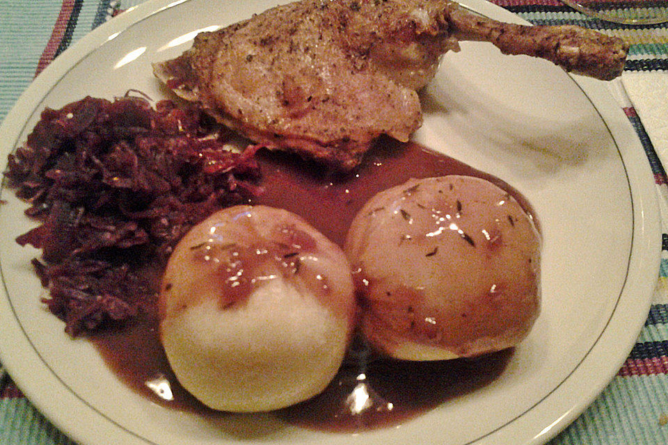 Entenkeulen mit Rotwein - Zwiebelsoße