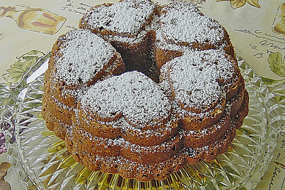 Rotweinkuchen mit Schokolade und Mandeln