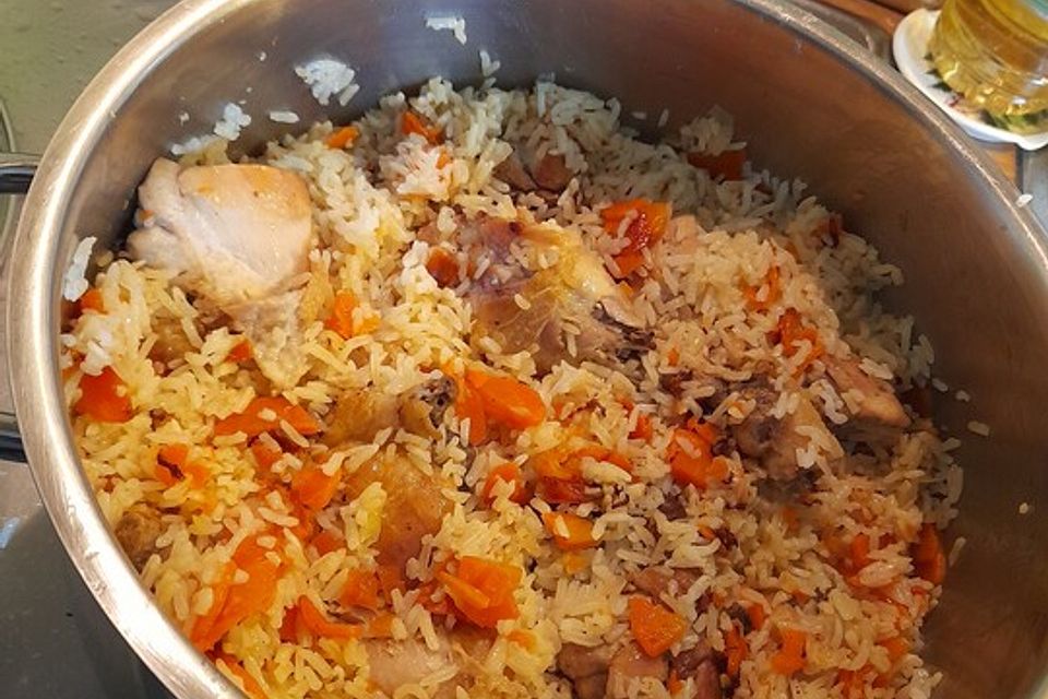 Plov - russische Reispfanne mit Hähnchen