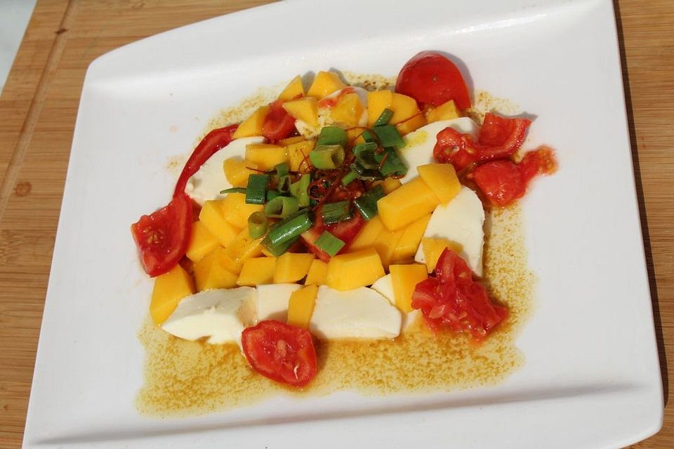 Tomaten - Mango - Salat