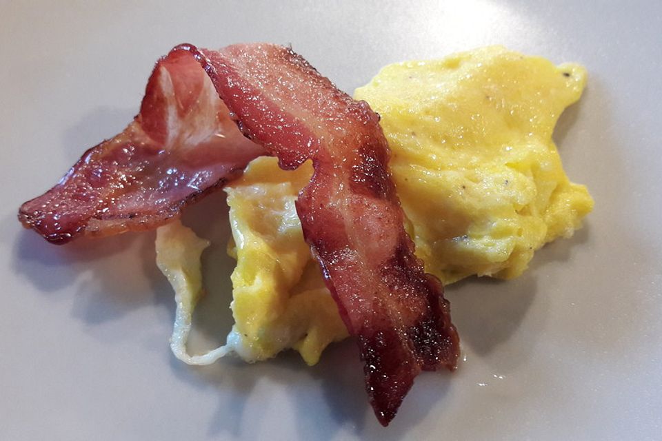 Scrambled eggs with bacon