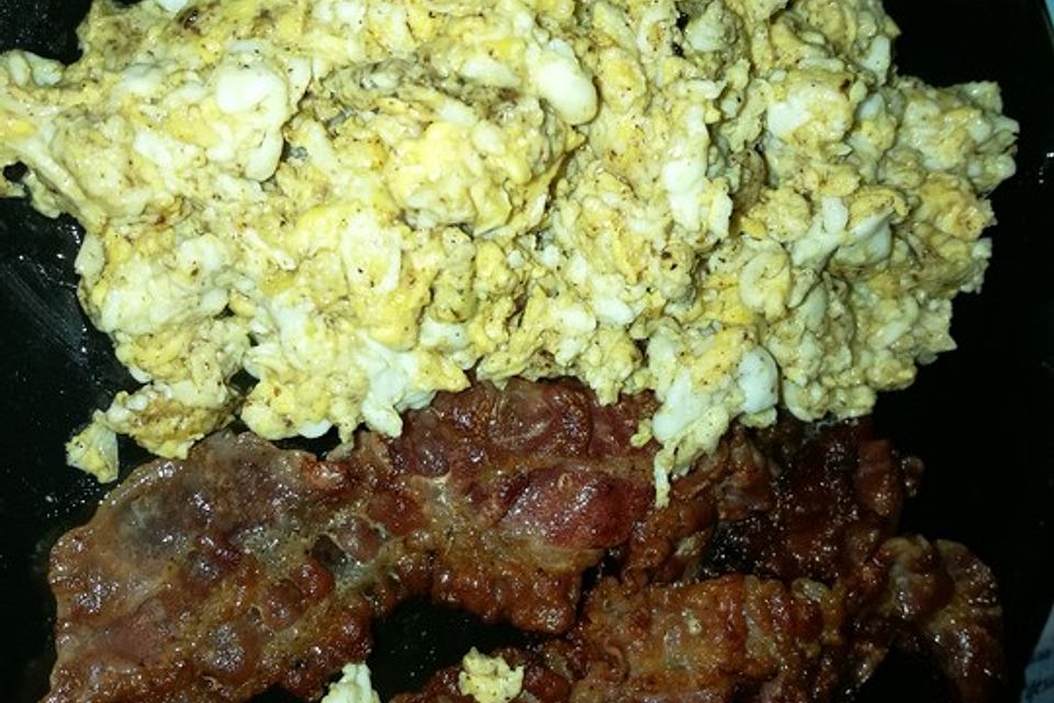 Scrambled eggs with bacon