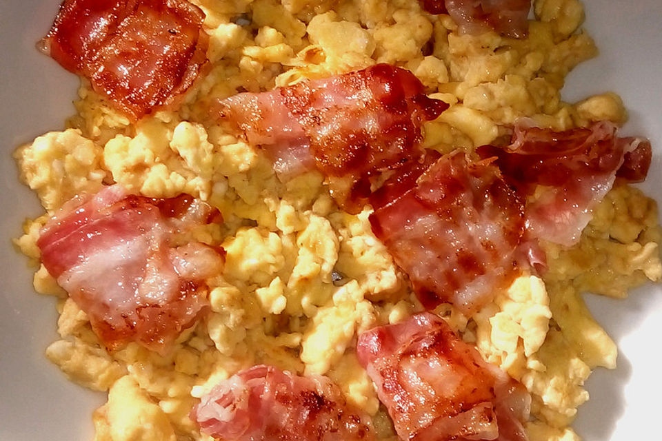 Scrambled eggs with bacon