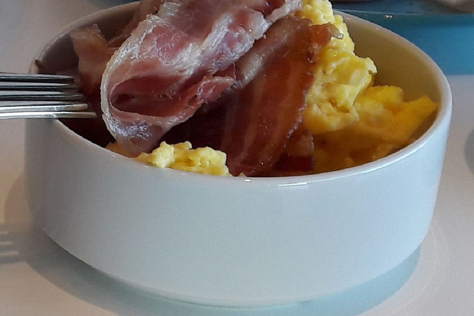 Scrambled eggs with bacon