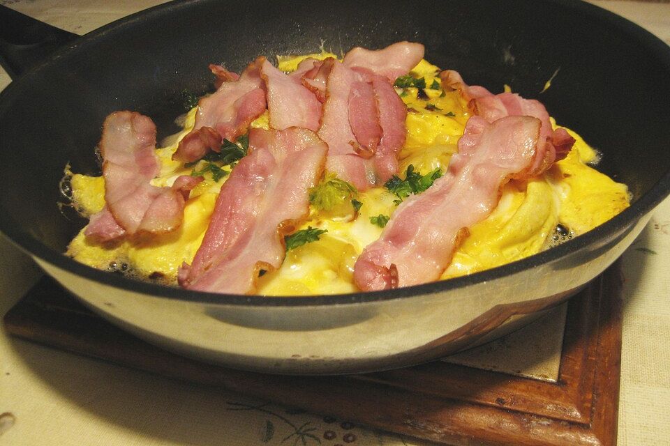 Scrambled eggs with bacon