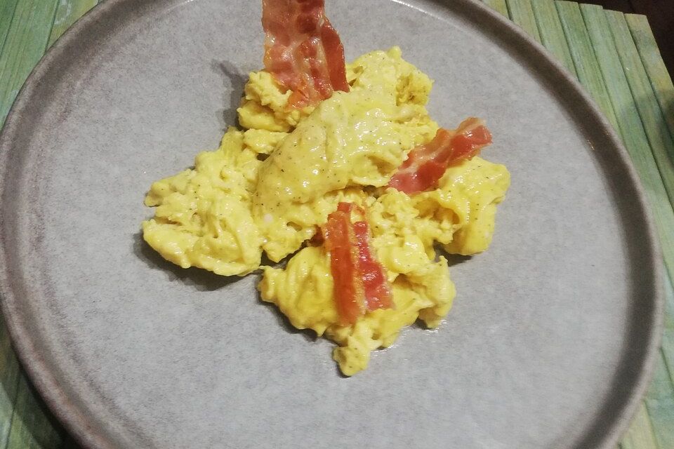 Scrambled eggs with bacon