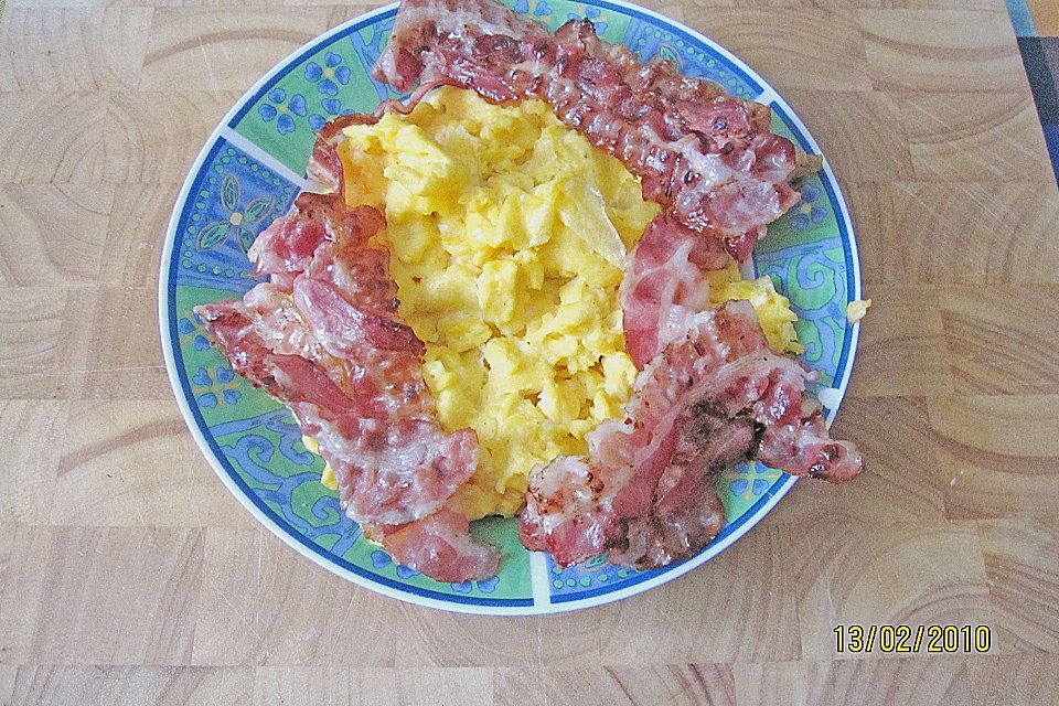 Scrambled eggs with bacon