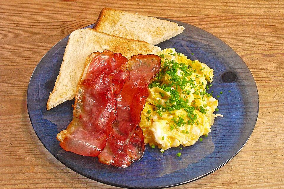 Scrambled eggs with bacon