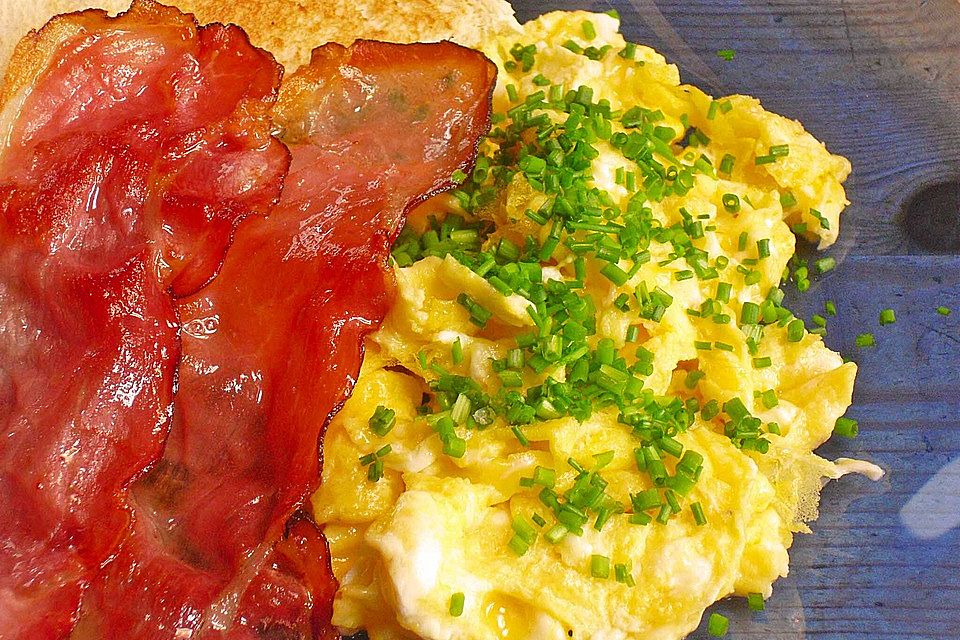 Scrambled eggs with bacon