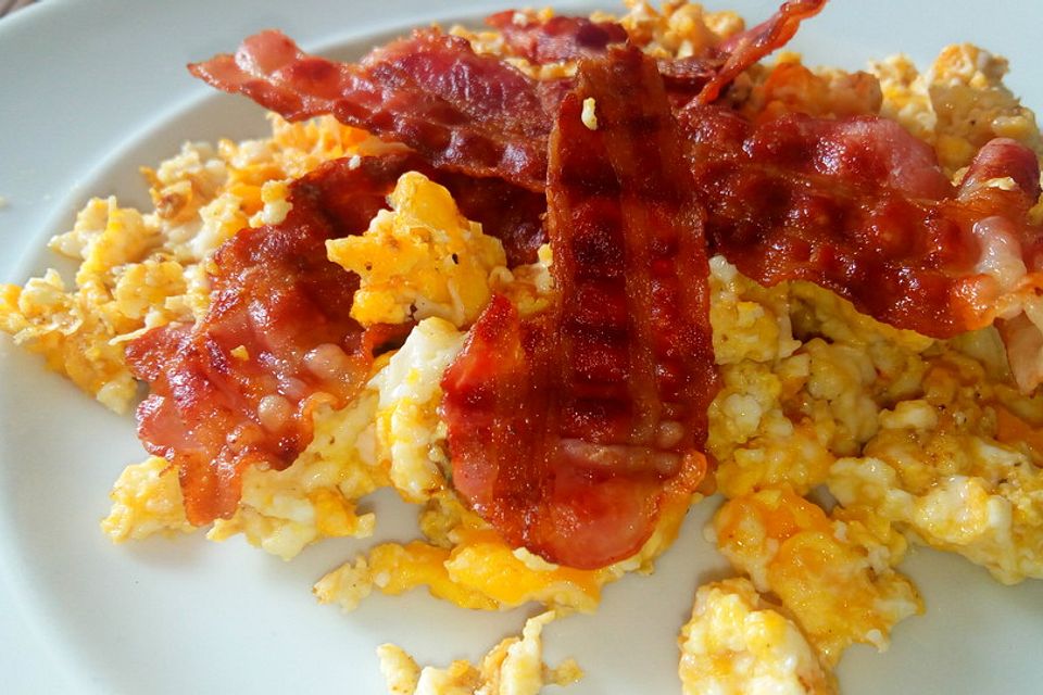 Scrambled eggs with bacon