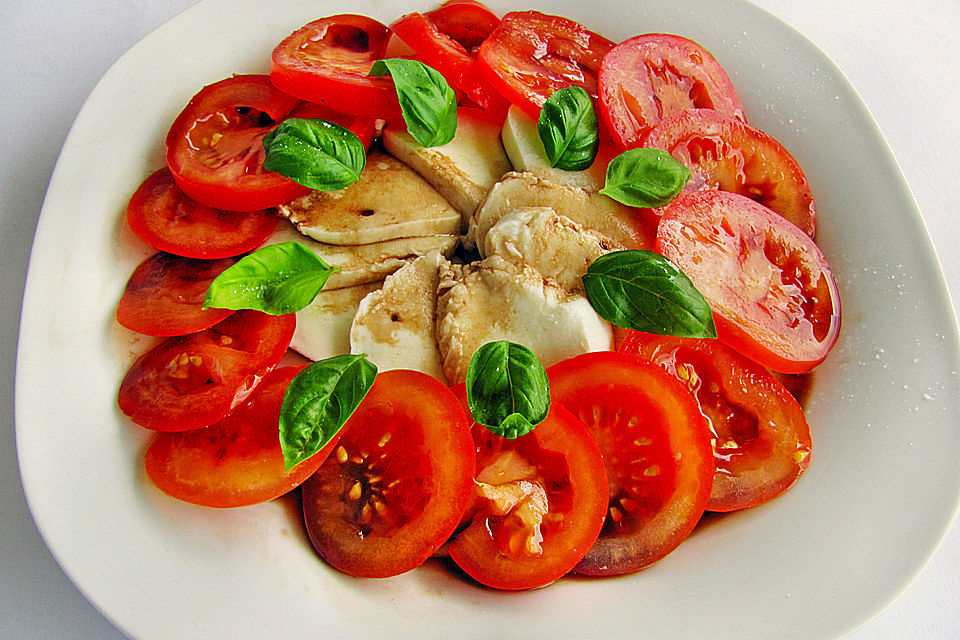 Tomaten - Mozzarella - Salat