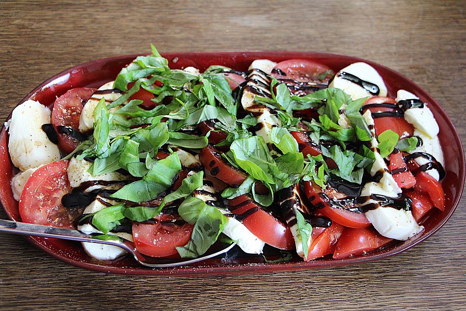 Tomaten - Mozzarella - Salat