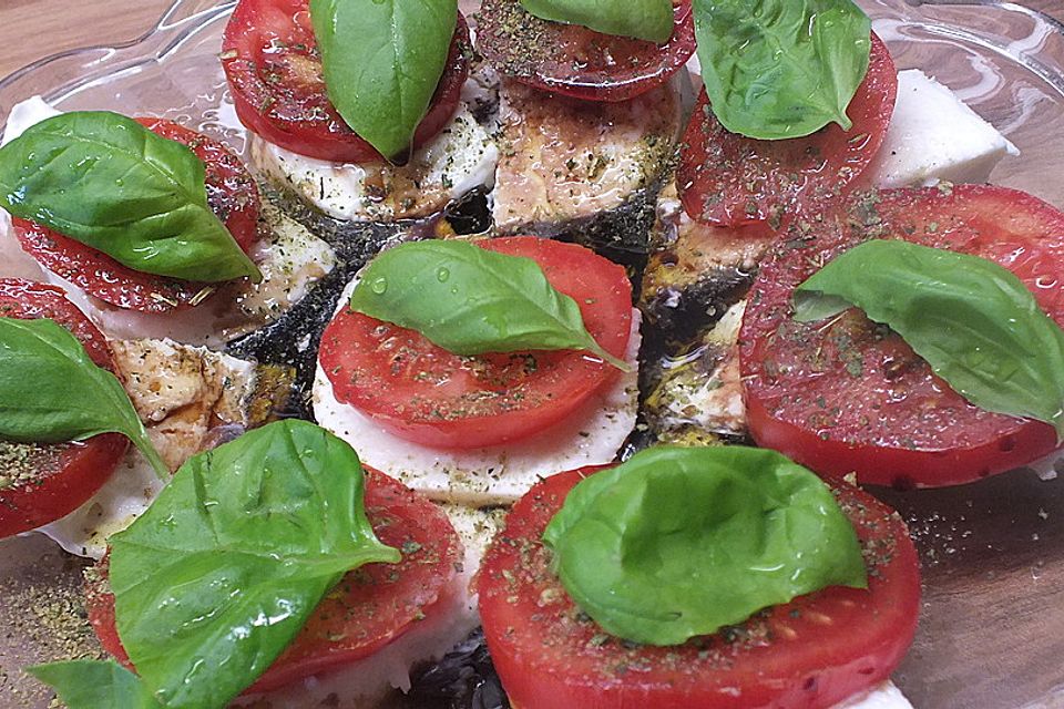 Tomaten - Mozzarella - Salat