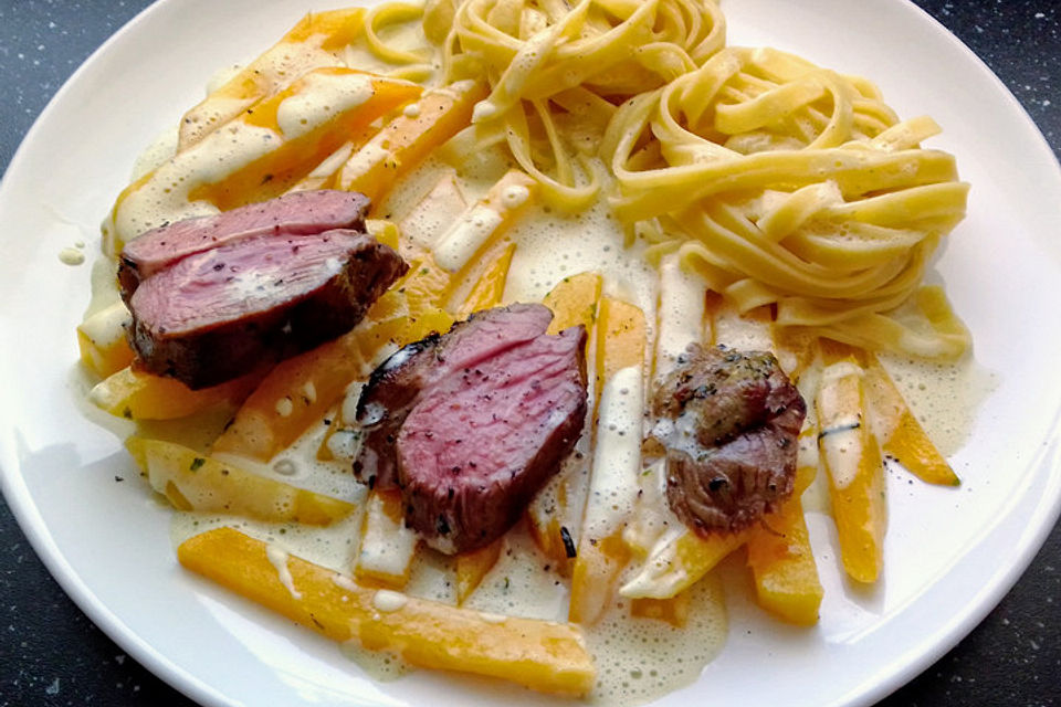Lammrückenfilet mit Steckrüben