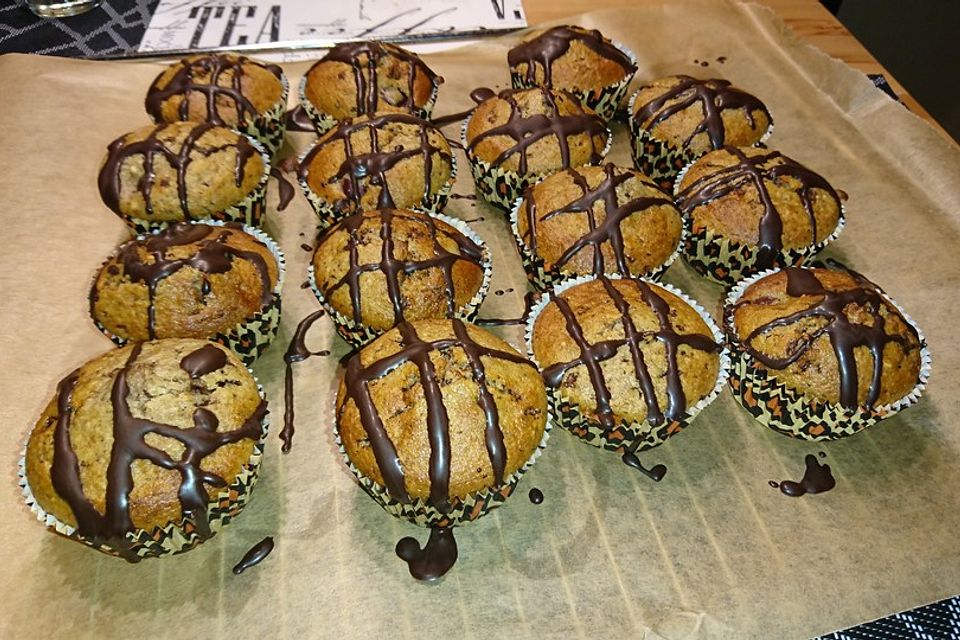 Schoko - Nuss - Muffins mit Kirschen