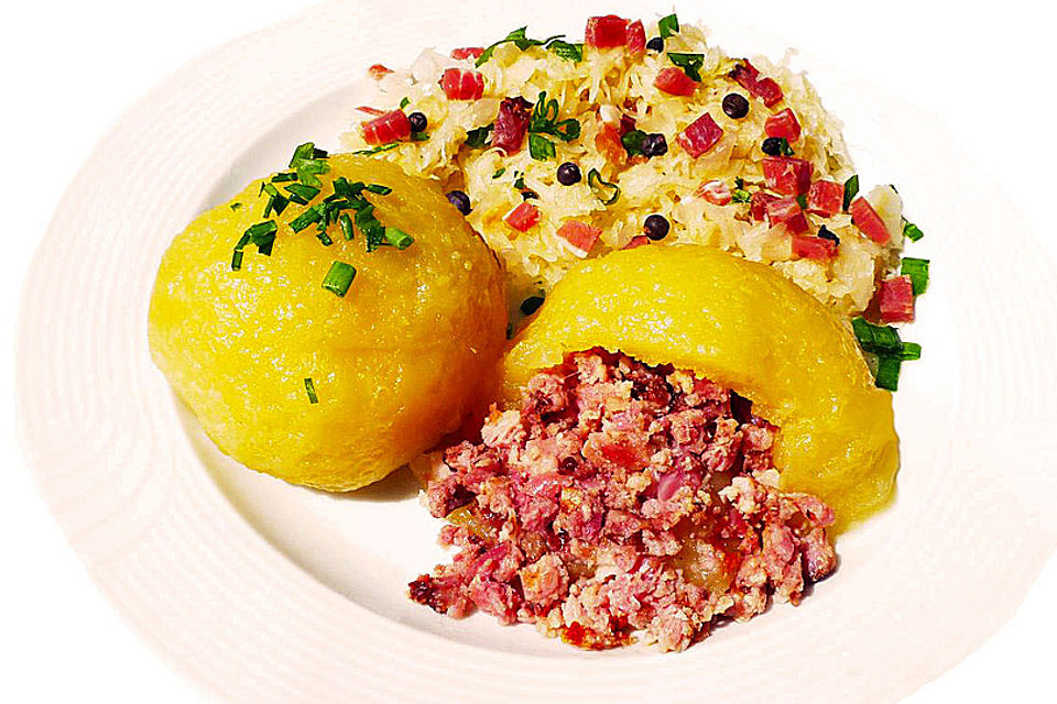 Österreichische Wurstknödel aus Kartoffelteig