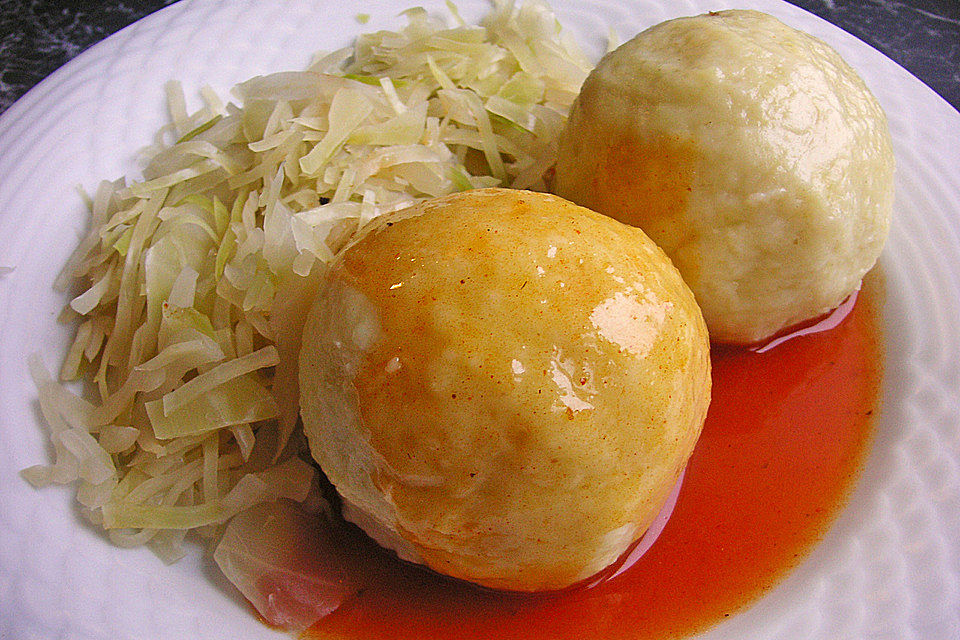 Österreichische Wurstknödel aus Kartoffelteig