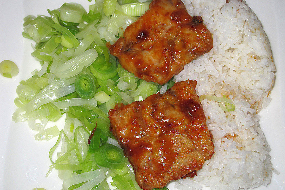 Lachs-Teriyaki auf Porreegemüse