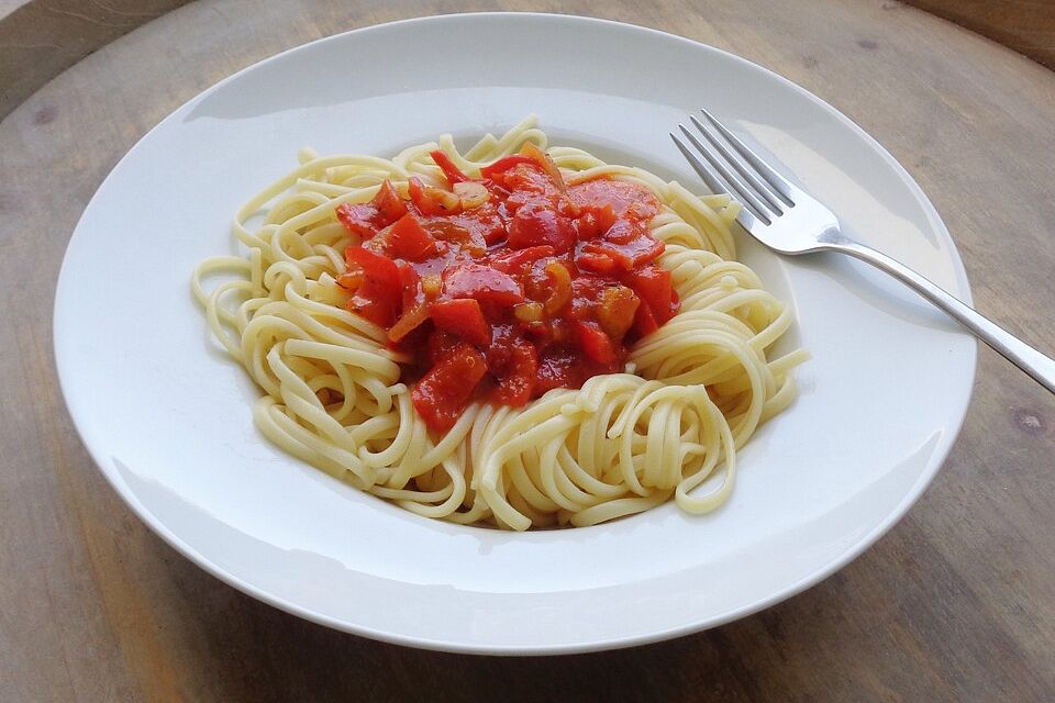 Feurige Paprika-Tomatensoße