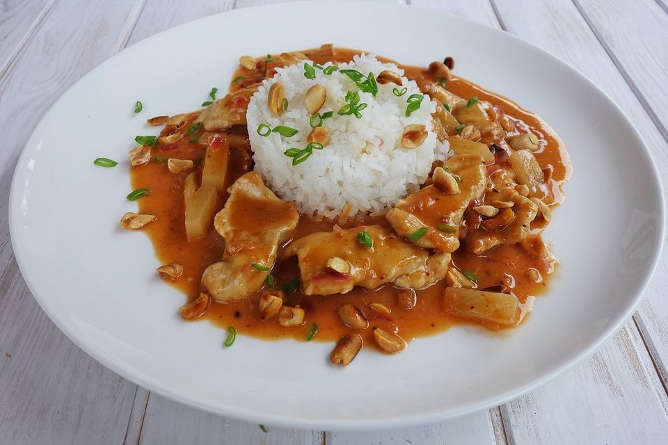 Hähnchen - Panang - Curry mit Erdnüssen